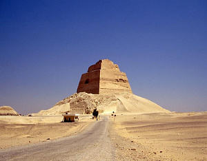  Пирамида Хуне в Медуме 